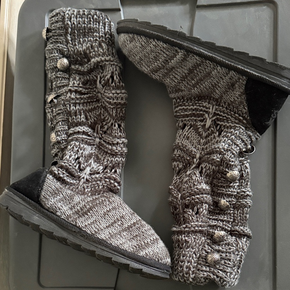 Cozy Knit Gray Boots
